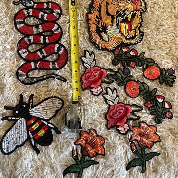 Beautiful decals read to by sewn on - Picture 5 of 5